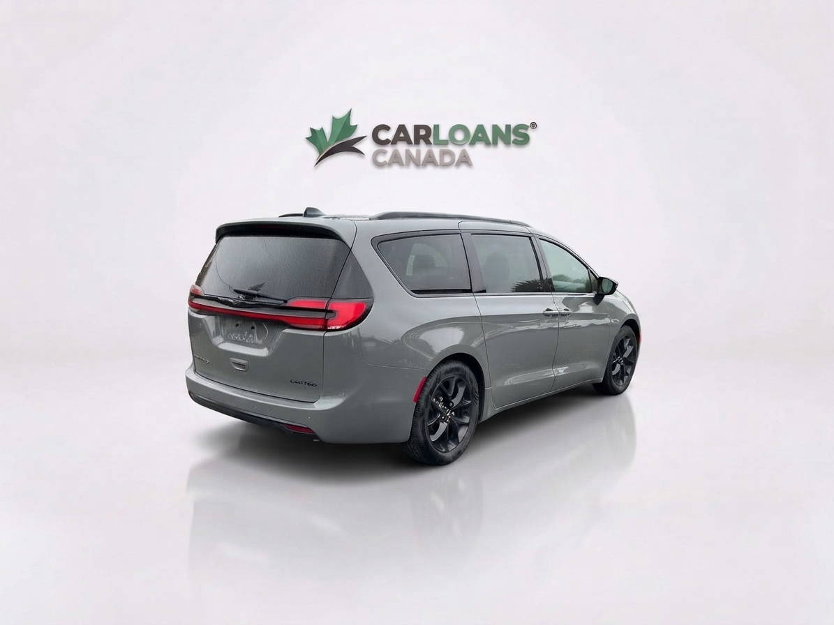 2025 Chrysler Pacifica — photo 7 of 34