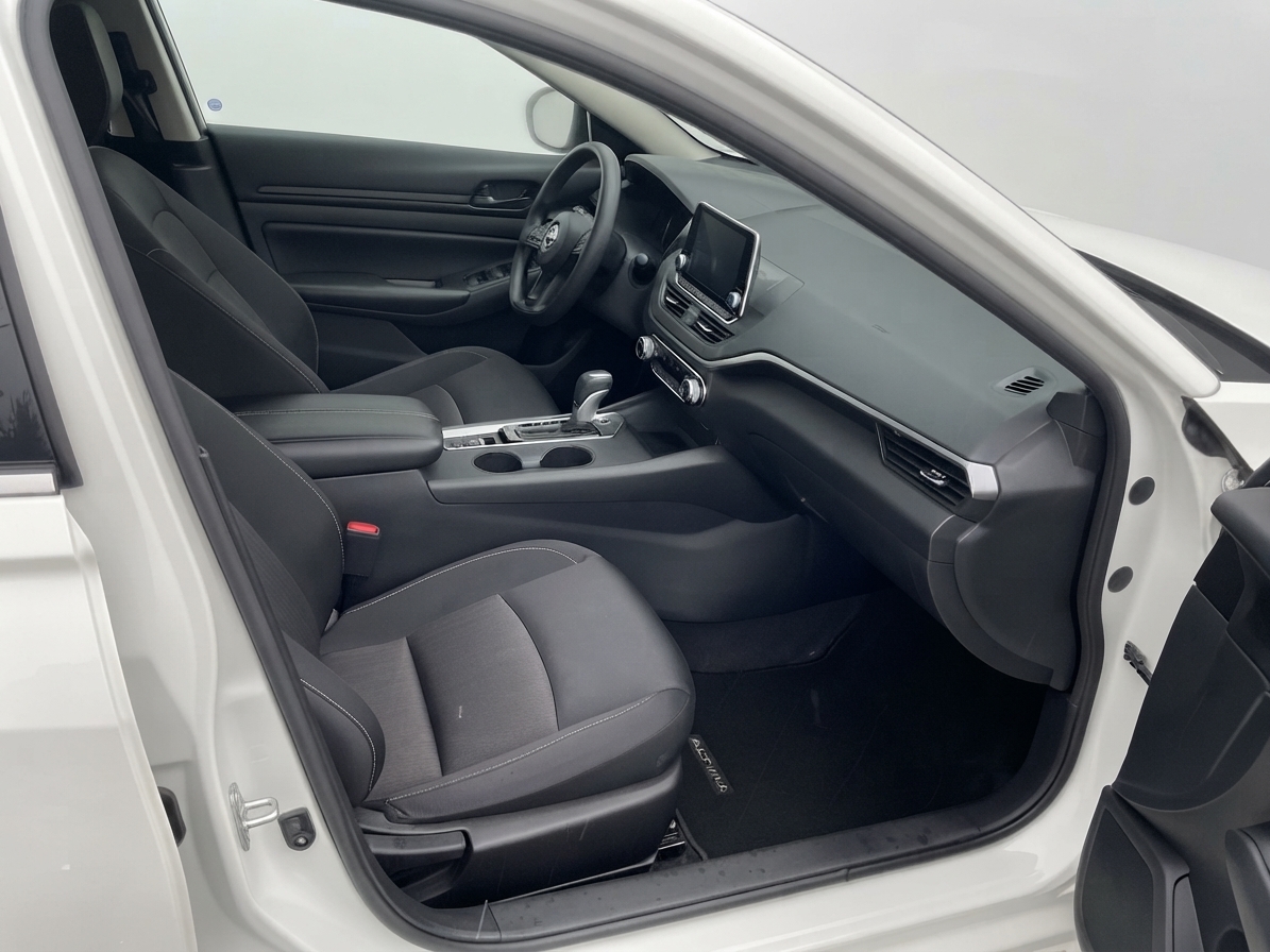 2025 Nissan Altima — photo 9 de 21