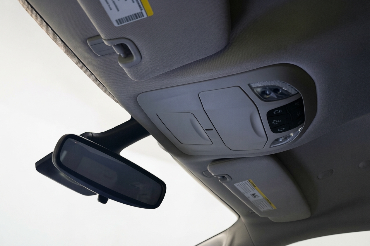 2023 Chrysler Pacifica — photo 17 of 27