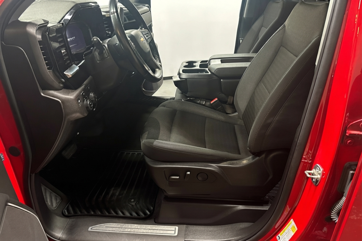 2025 Chevrolet Silverado 1500 — photo 11 of 35