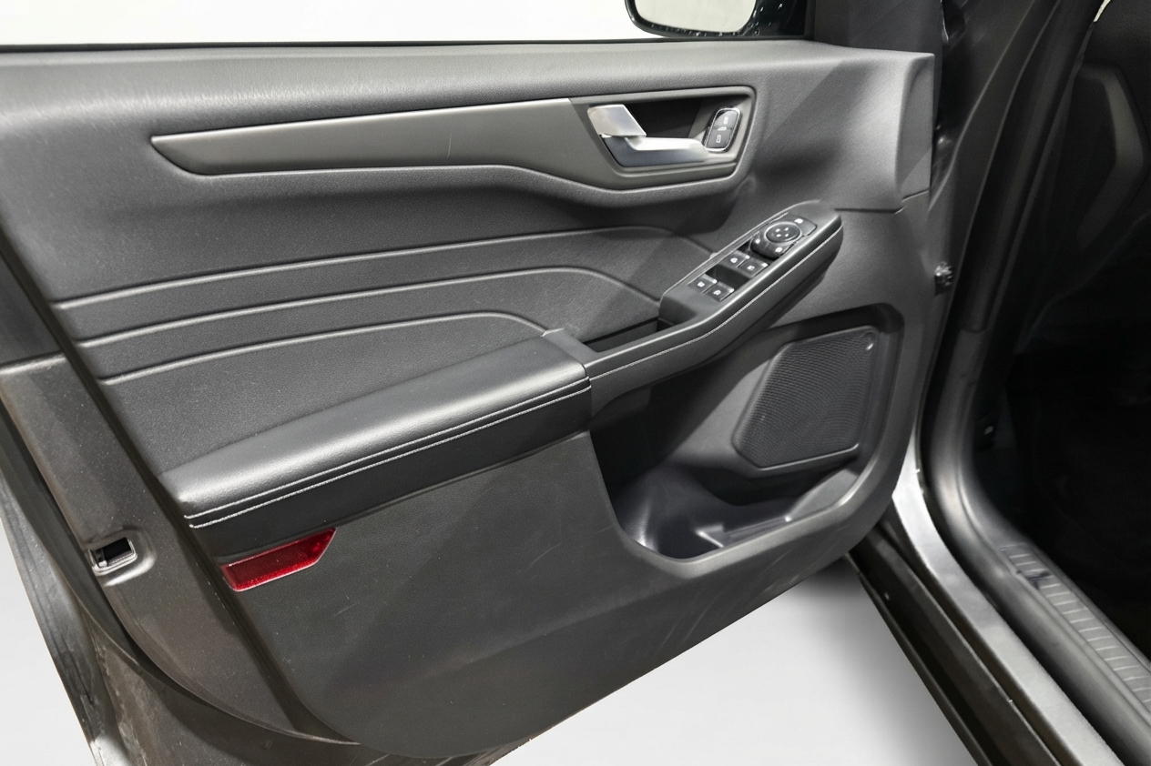 2025 Ford Escape Plug-in Hybrid — photo 20 of 35