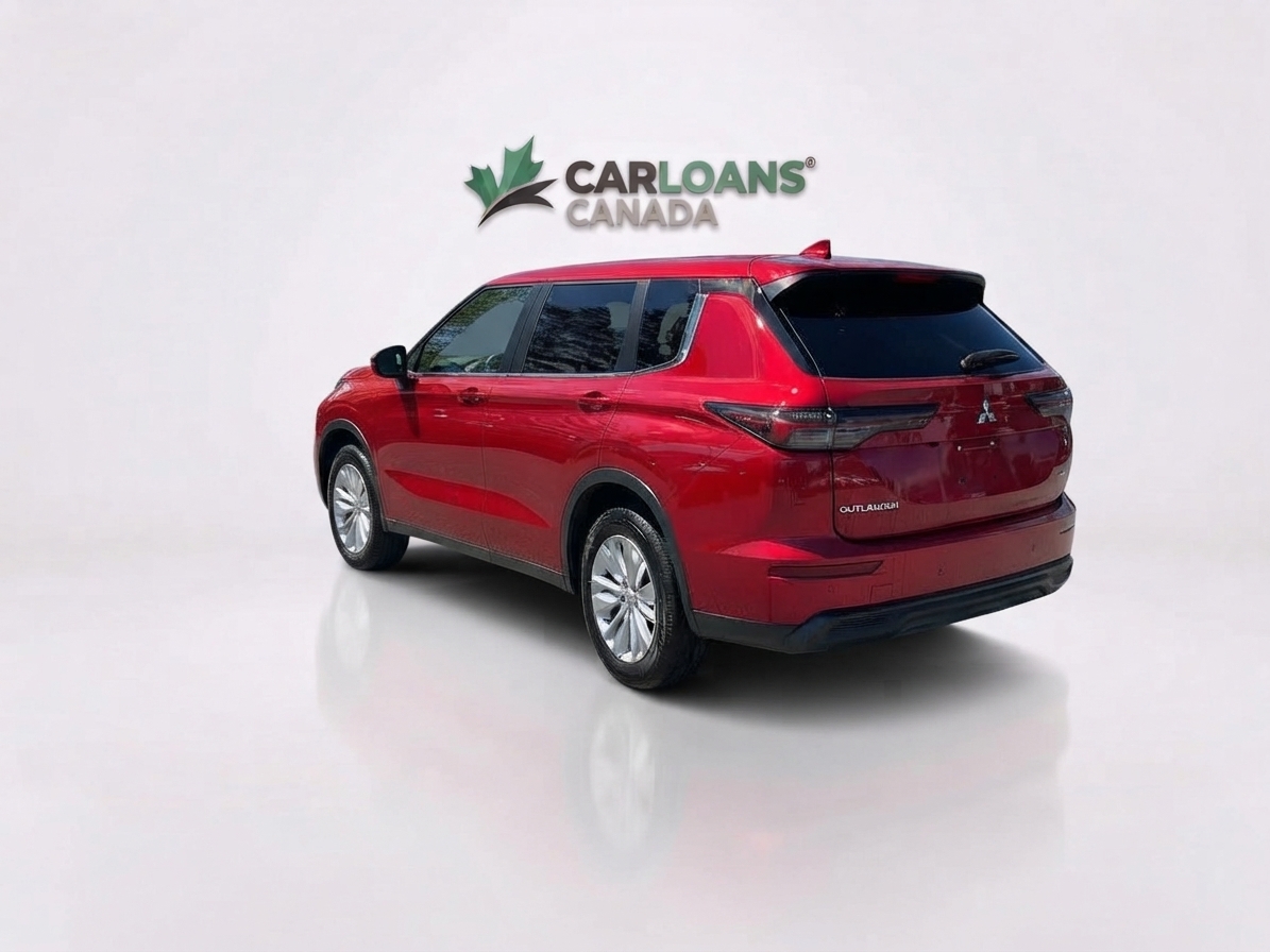 2025 Mitsubishi Outlander — photo 4 of 33