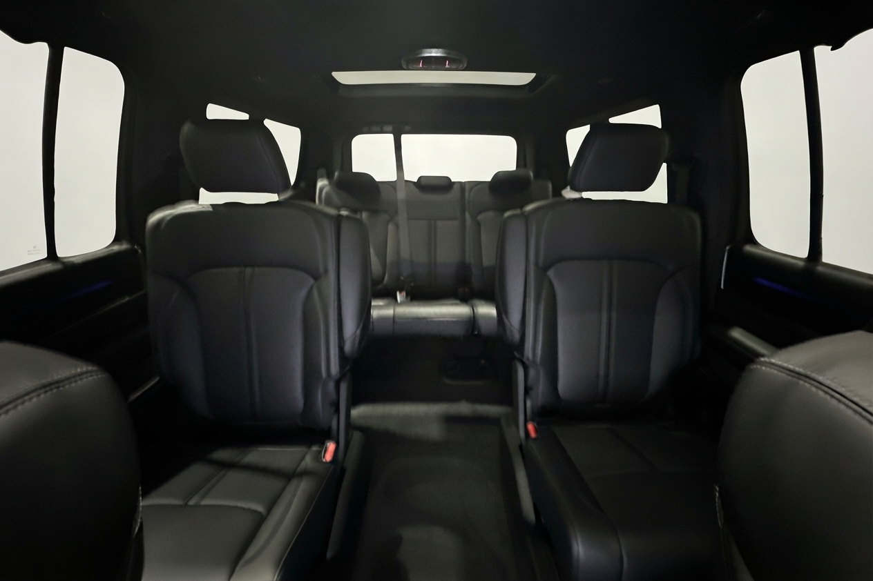 2026 Jeep Grand Wagoneer — photo 19 of 29