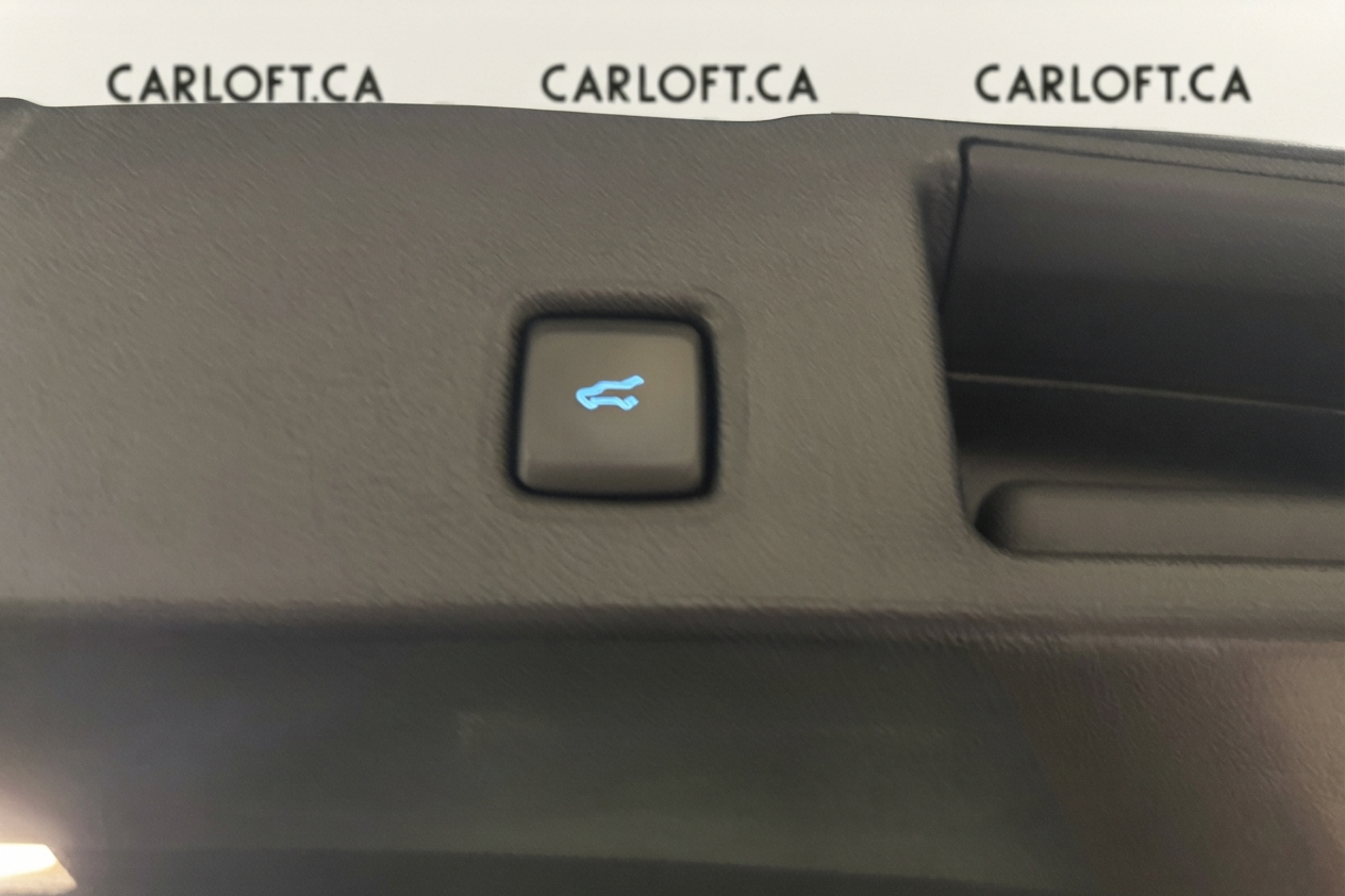 2025 Ford Escape Plug-in Hybrid — photo 13 of 28