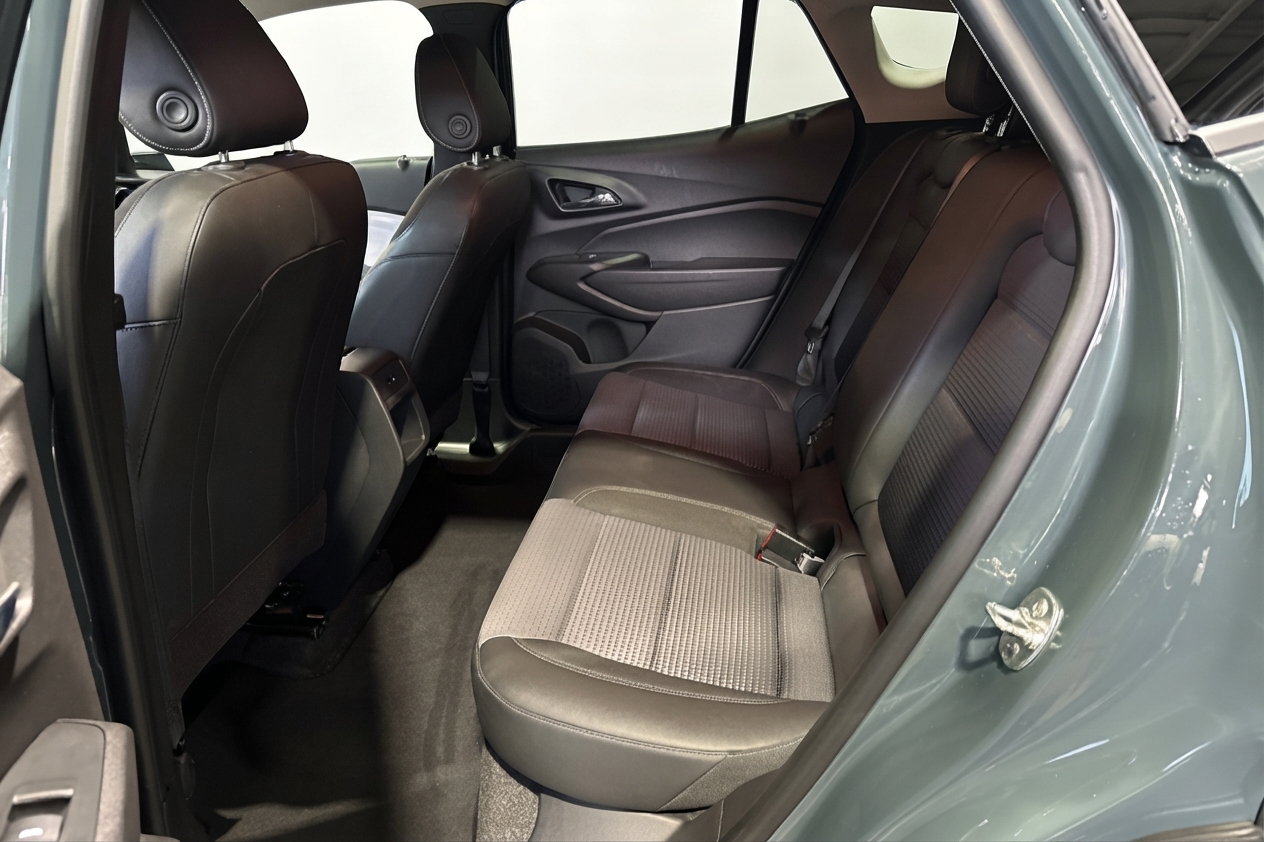 2025 Chevrolet Trax — photo 12 of 33
