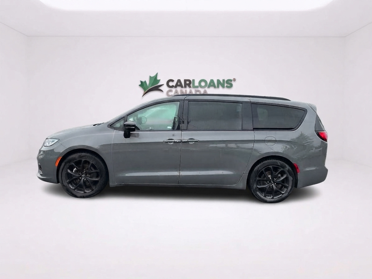 2025 Chrysler Pacifica — photo 2 of 34