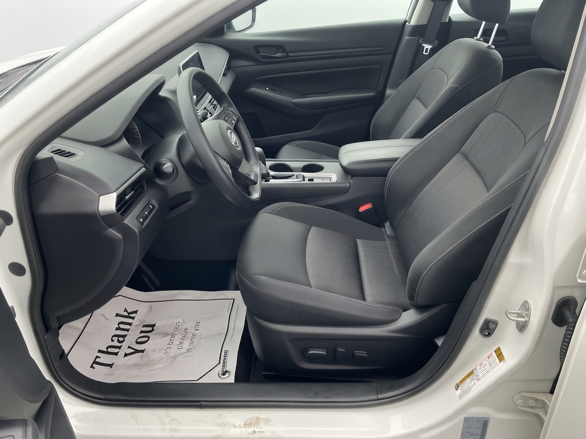 2025 Nissan Altima — photo 8 de 21