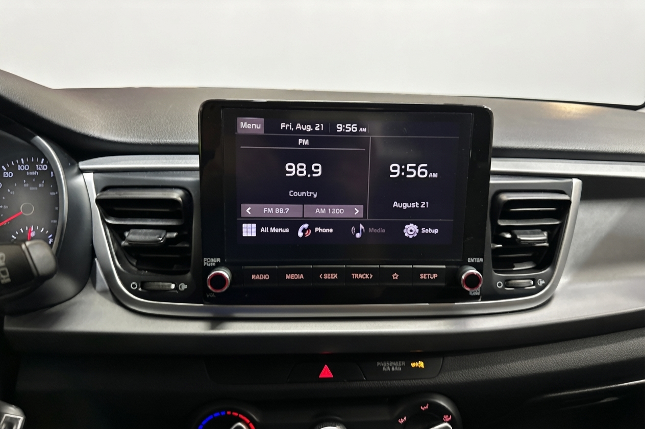2021 Kia Rio Hatchback 5-Door — photo 16 of 25