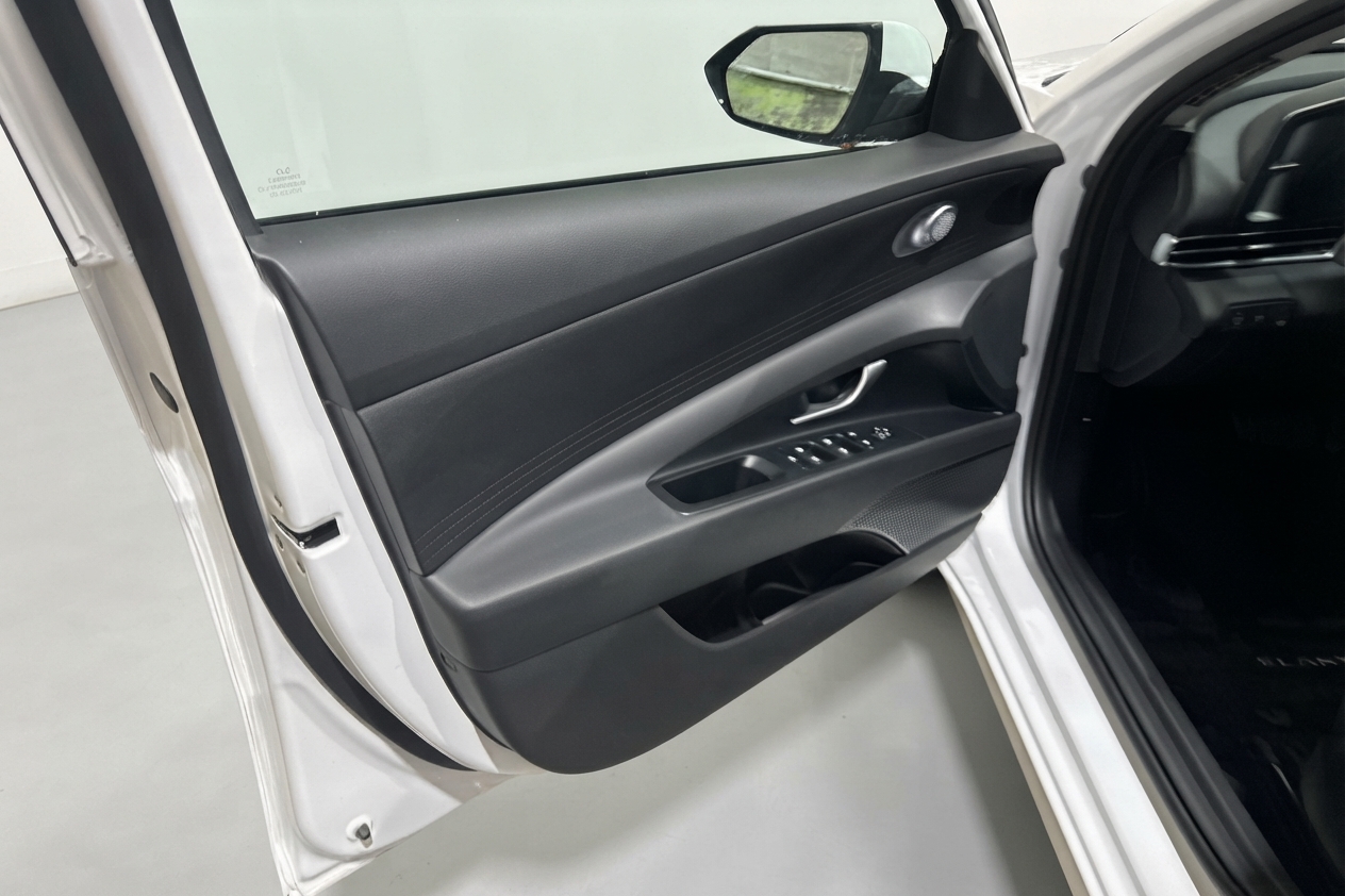 2026 Hyundai Elantra — photo 20 of 32