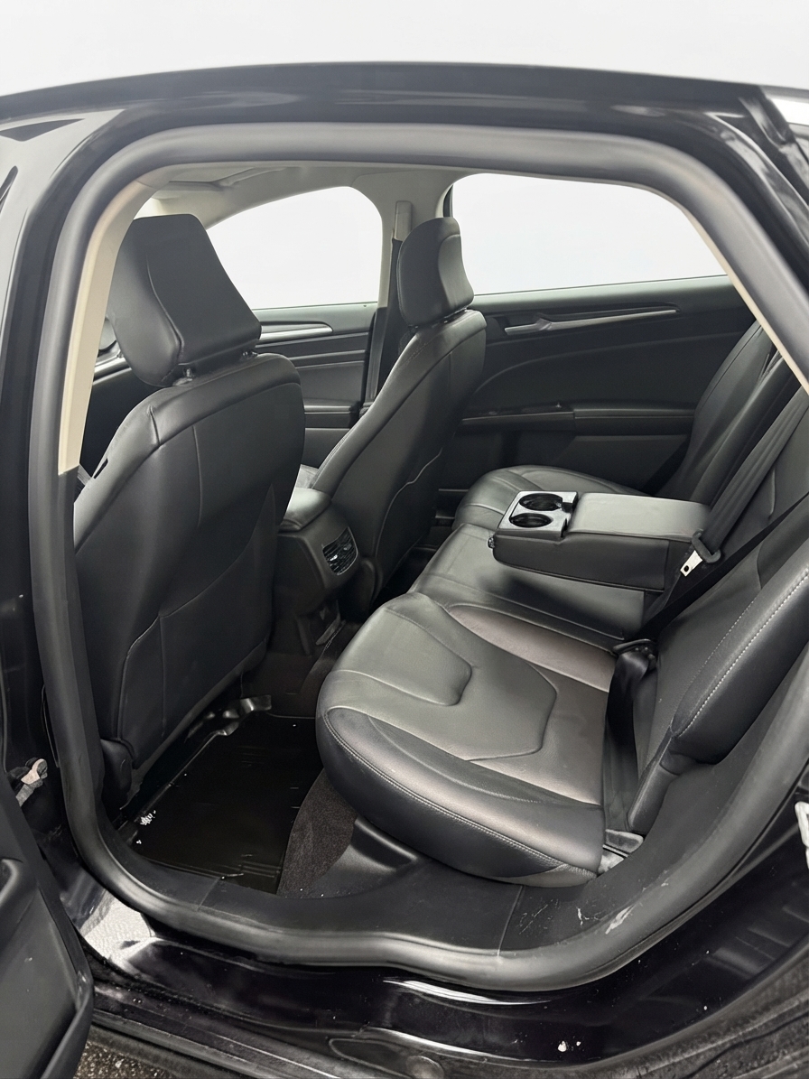2020 Ford Fusion — photo 16 de 27