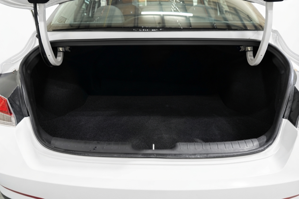 2026 Hyundai Elantra — photo 10 of 29