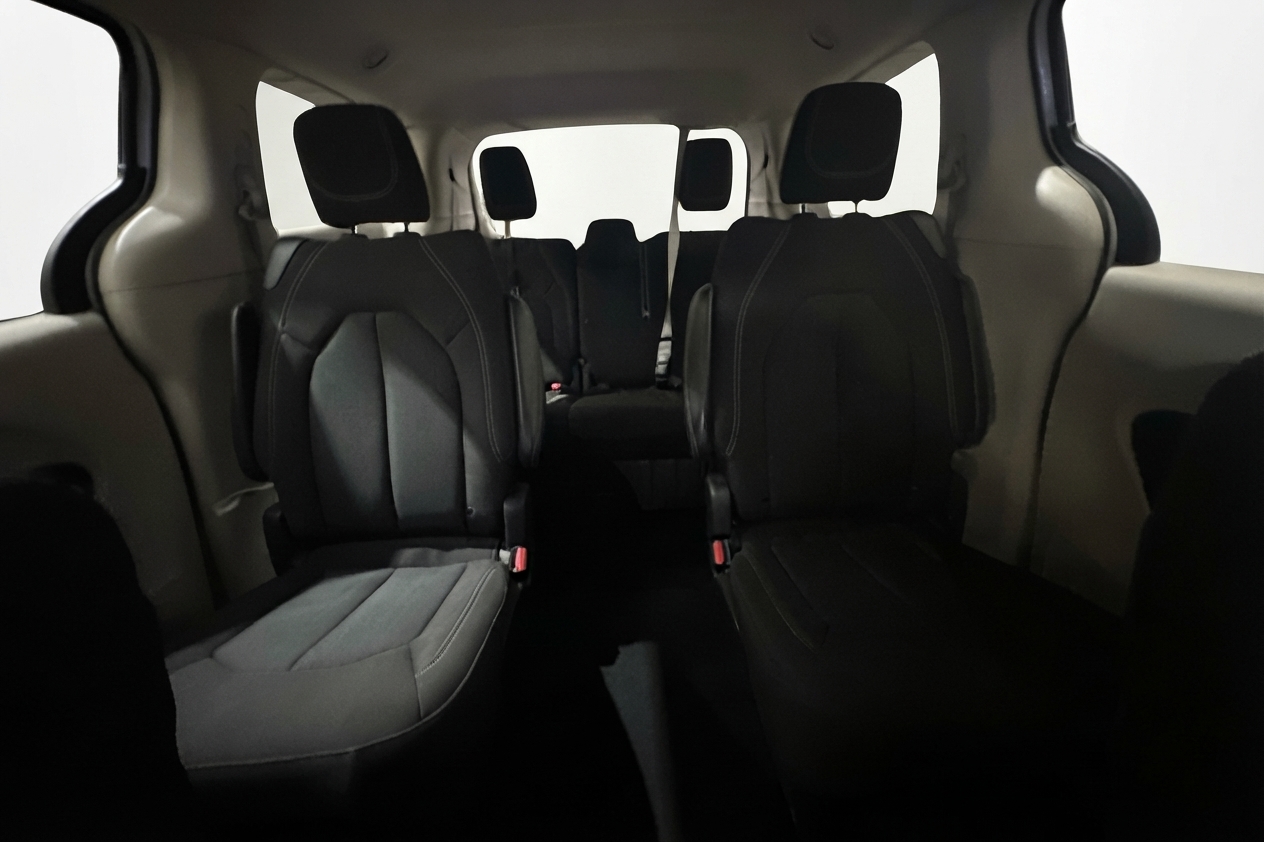 2024 Chrysler Grand Caravan — photo 19 of 27