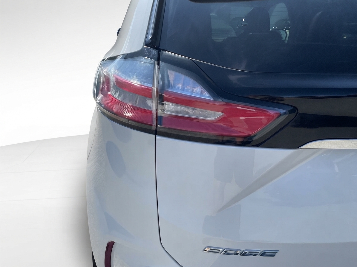 2019 Ford Edge — photo 15 of 33