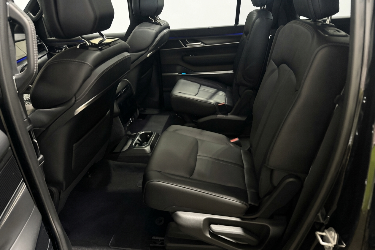 2026 Jeep Grand Wagoneer — photo 12 of 29