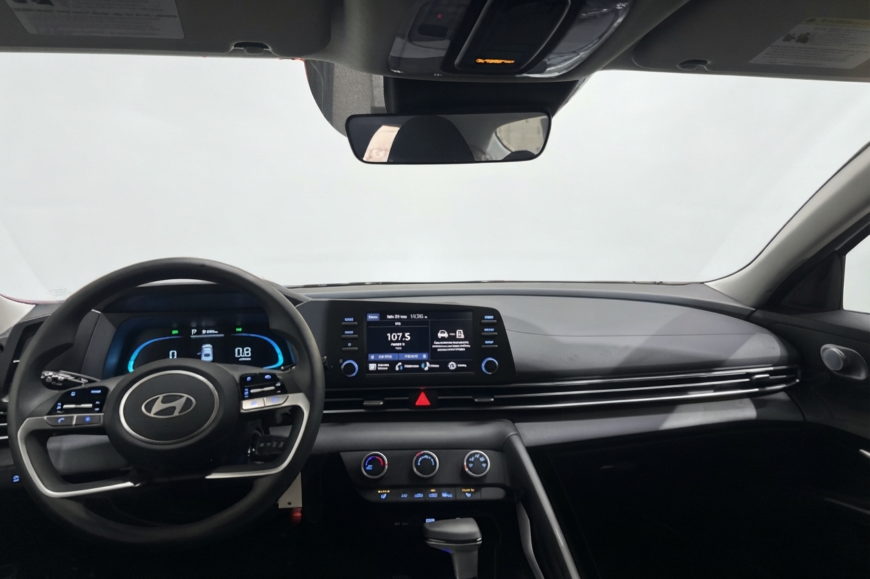 2026 Hyundai Elantra — photo 24 of 32