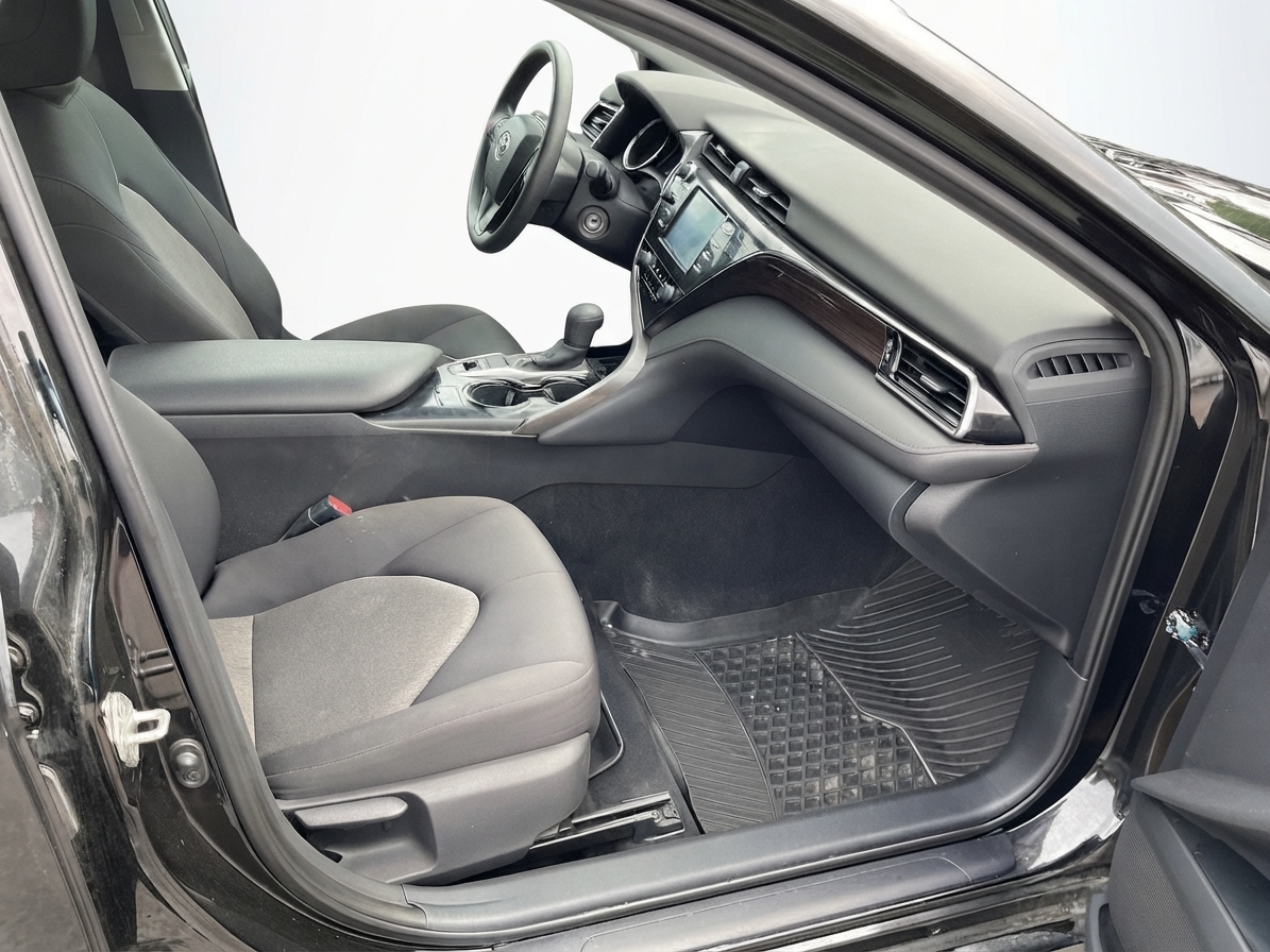 2020 Toyota Camry — photo 20 of 34
