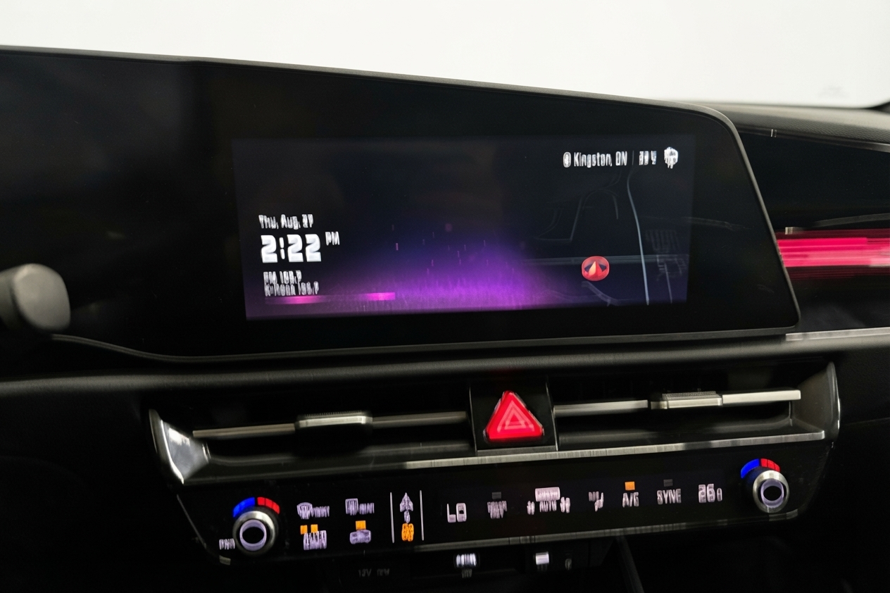 2025 Kia Niro Hybrid — photo 17 of 27