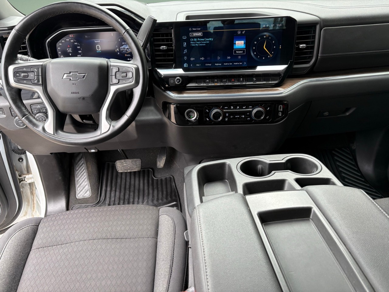2024 Chevrolet Silverado 1500 — photo 14 of 16