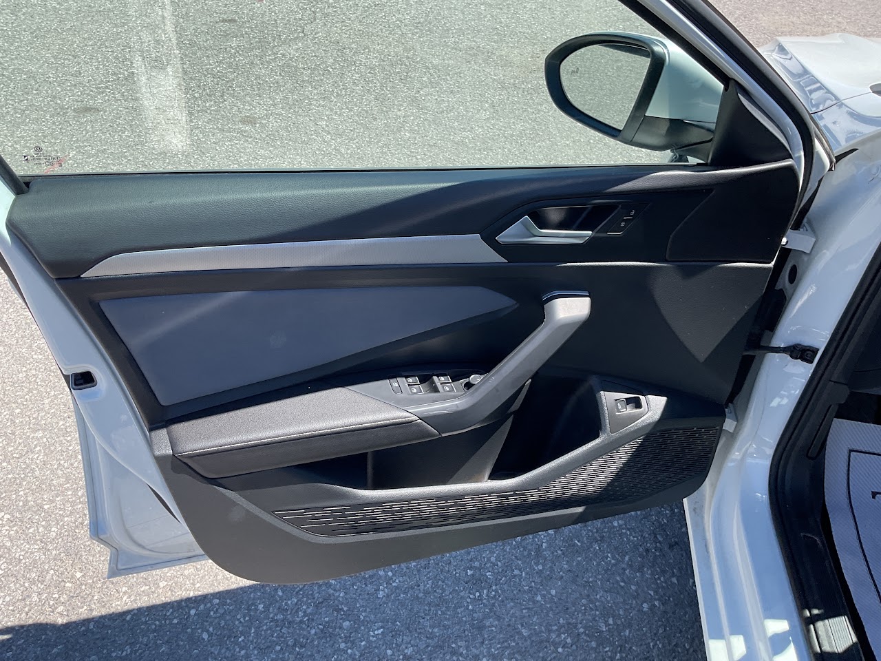 2025 Volkswagen Jetta — photo 30 of 34