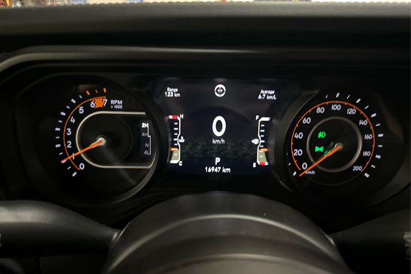 2025 Jeep Wrangler — photo 12 de 25