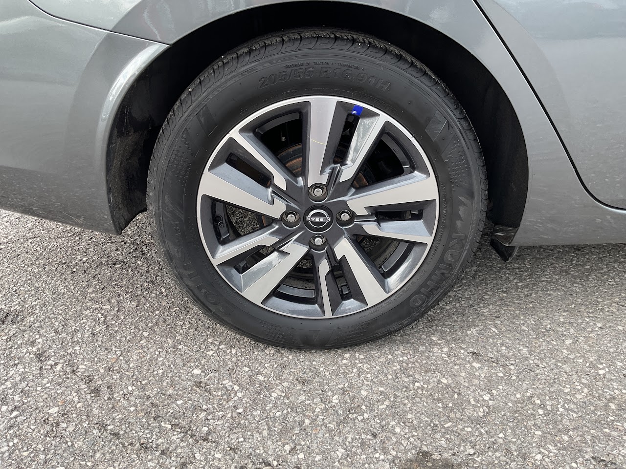 2025 Nissan Versa — photo 10 of 33