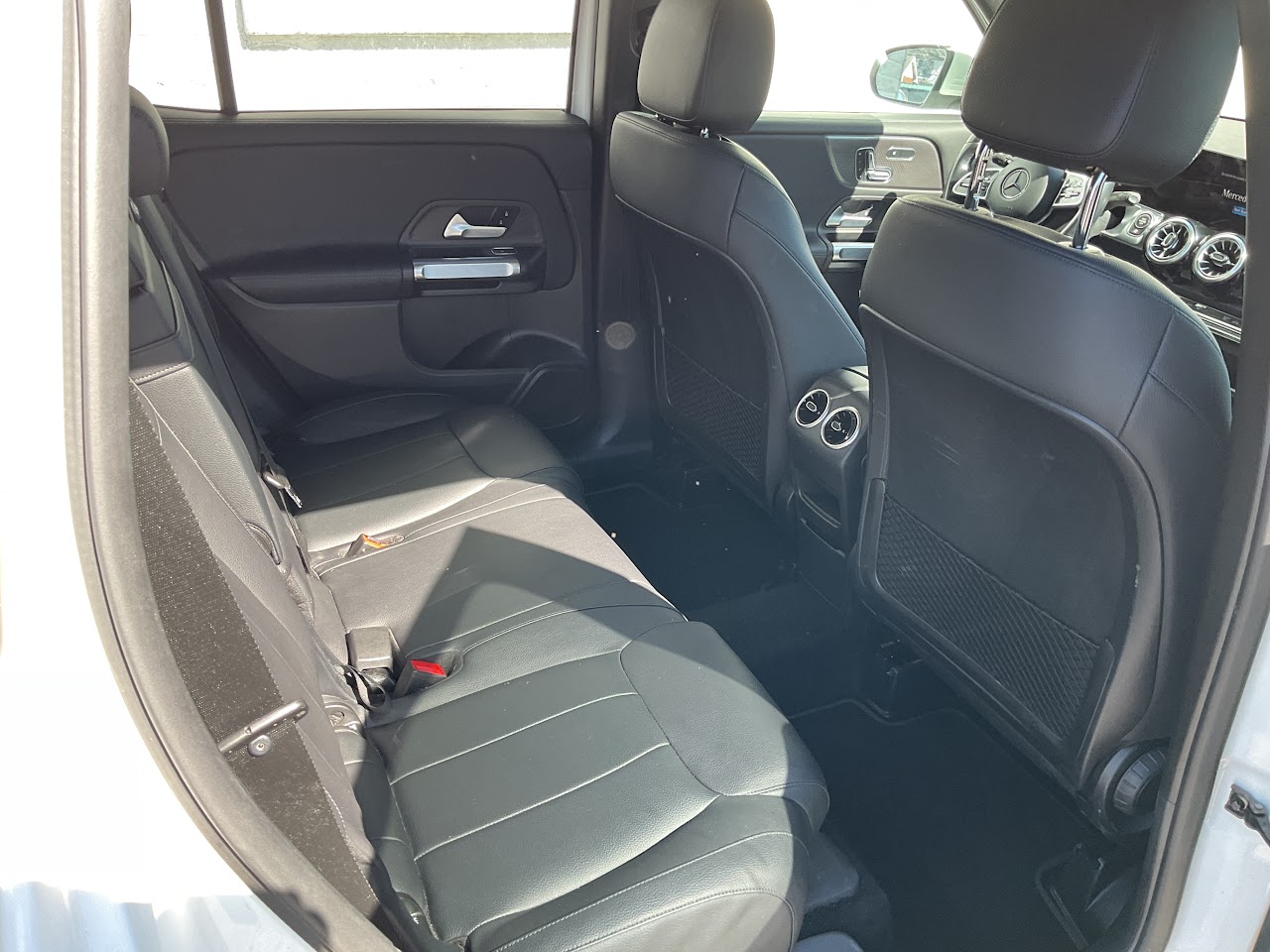 2023 Mercedes-Benz GLB250 — photo 9 of 22