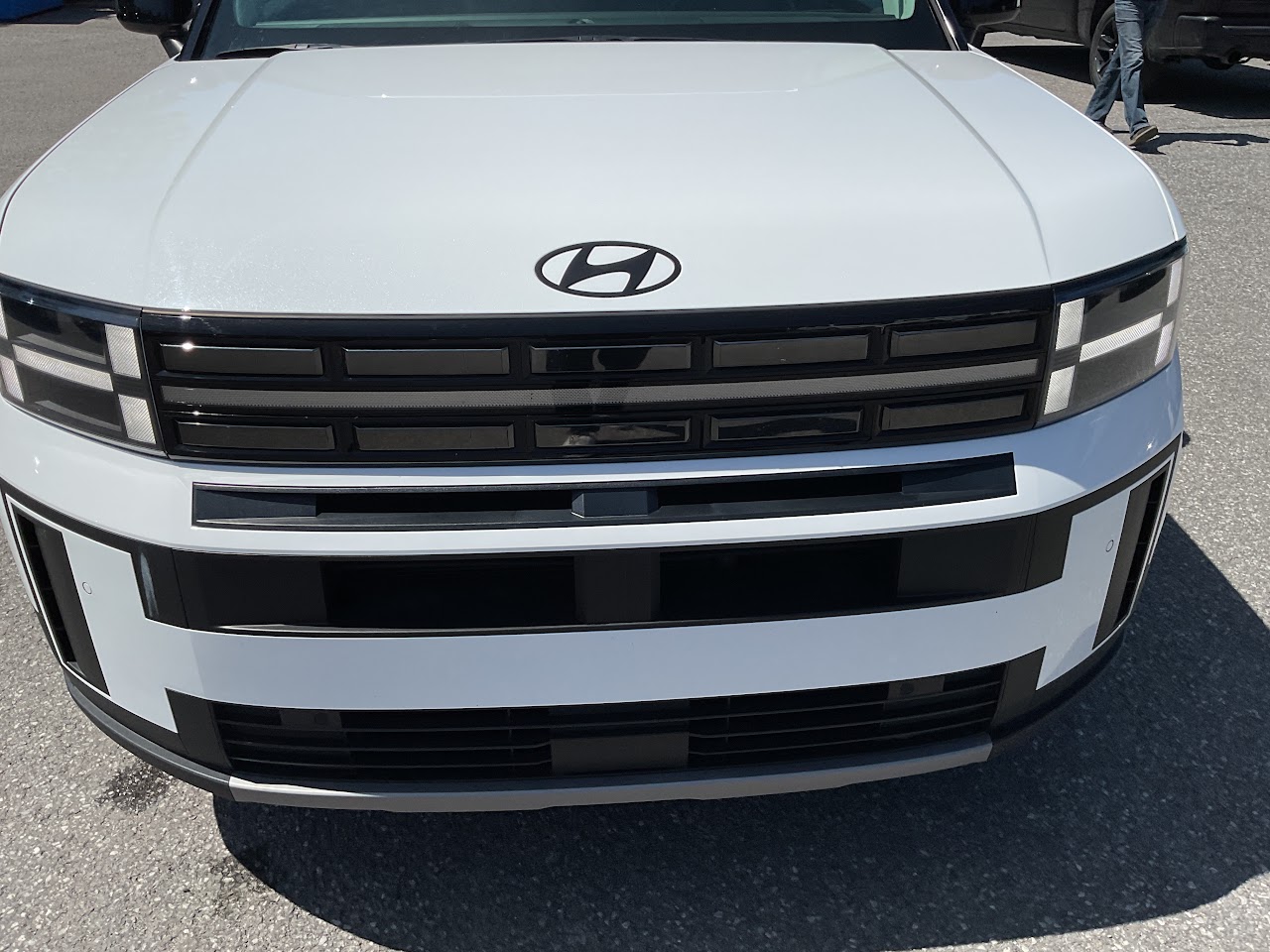 2025 Hyundai Santa Fe — photo 18 of 34