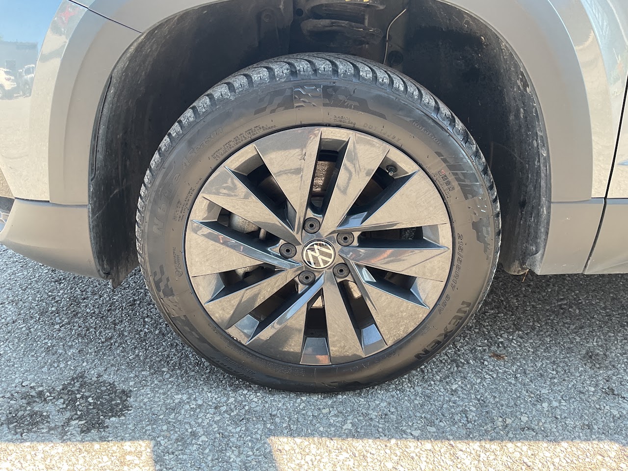 2024 Volkswagen Taos — photo 10 of 34