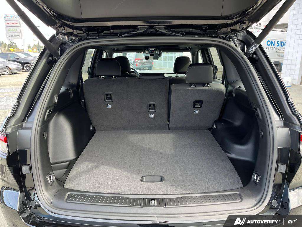 2026 Jeep Grand Cherokee — photo 12 of 25