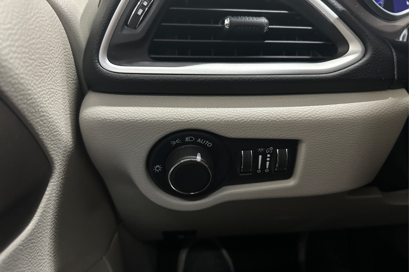 2024 Chrysler Grand Caravan — photo 15 of 27