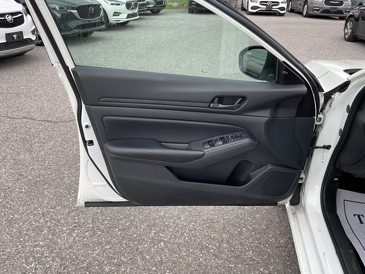 2025 Nissan Altima — photo 28 of 32