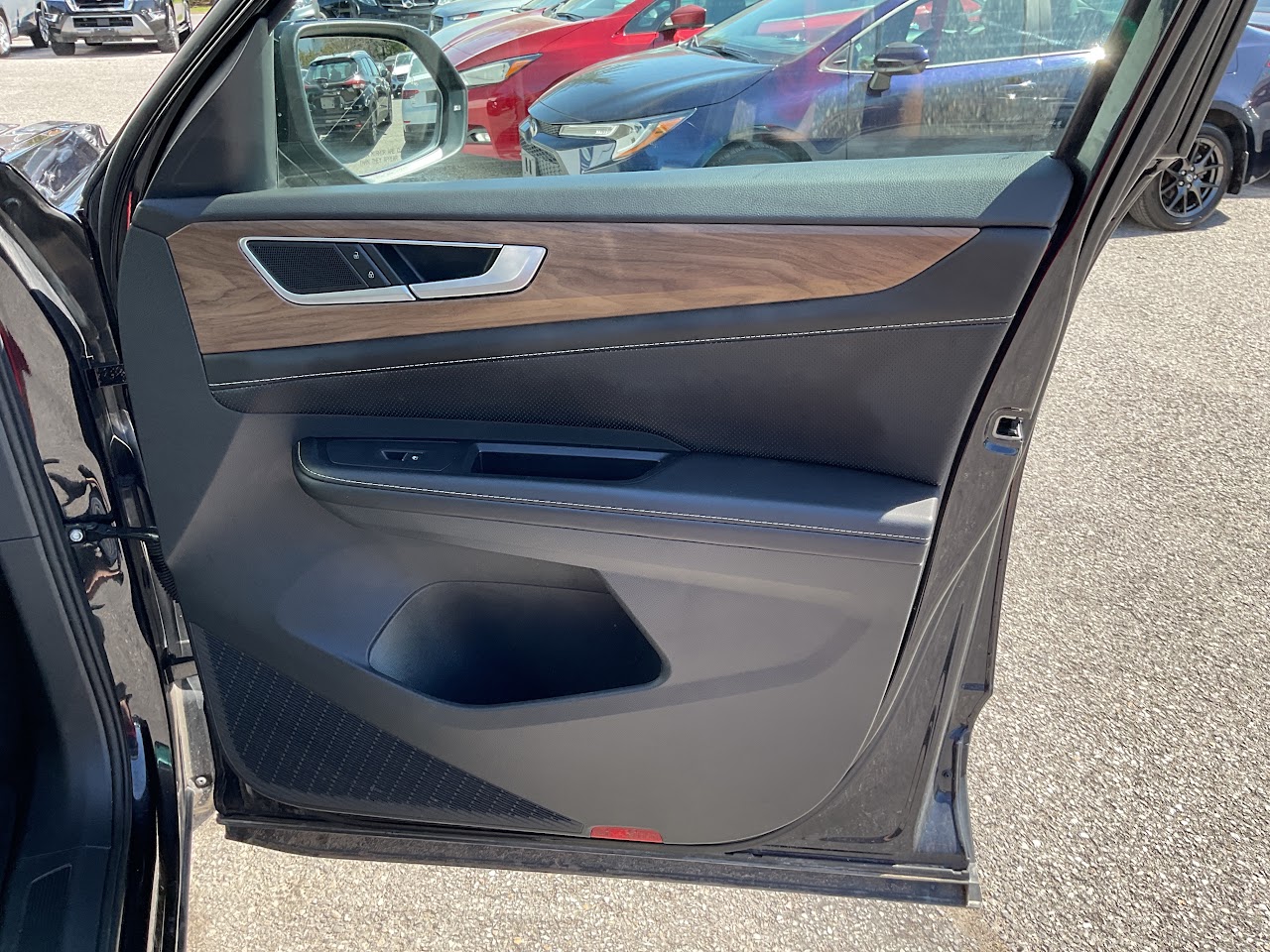 2024 Volkswagen Atlas — photo 17 of 21