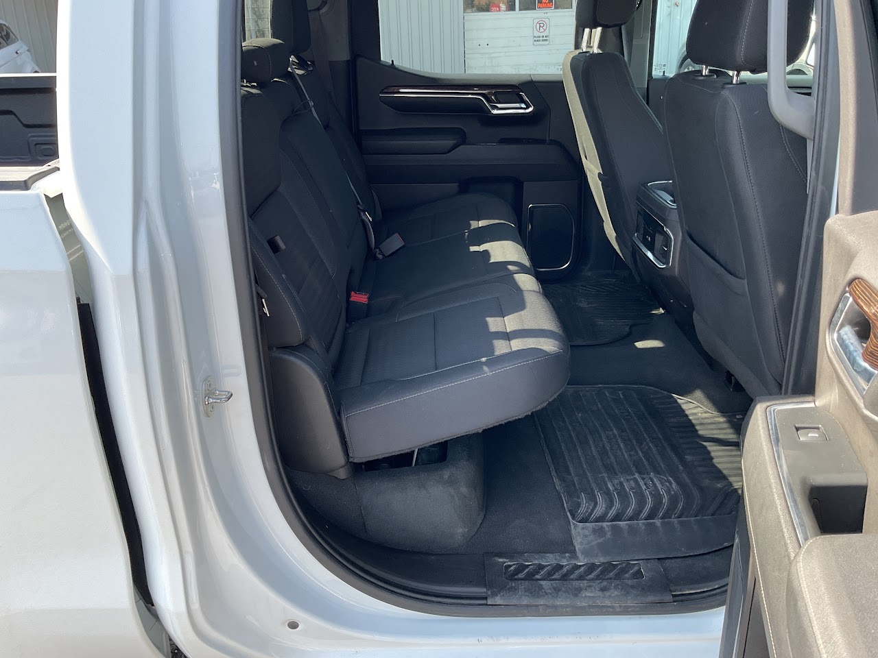 2024 GMC Sierra — photo 22 of 32