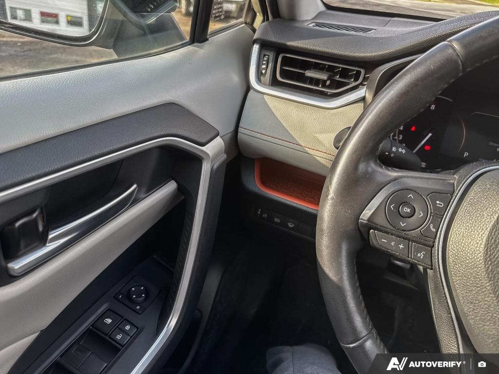 2019 Toyota RAV4 — photo 17 de 25