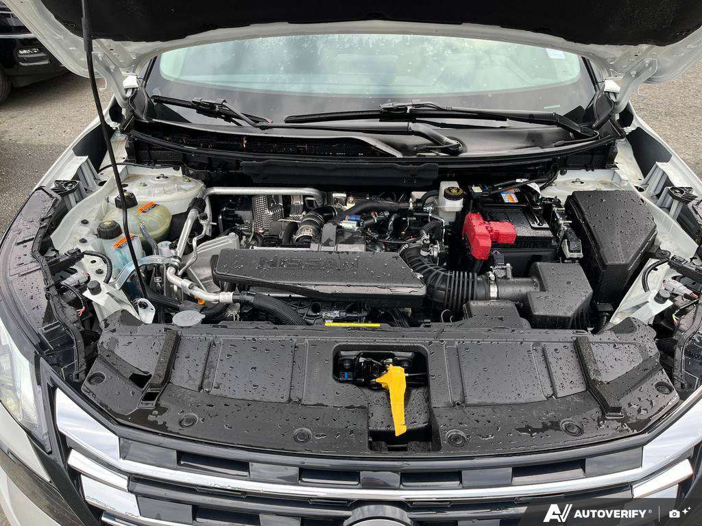 2025 Nissan Rogue — photo 10 of 25