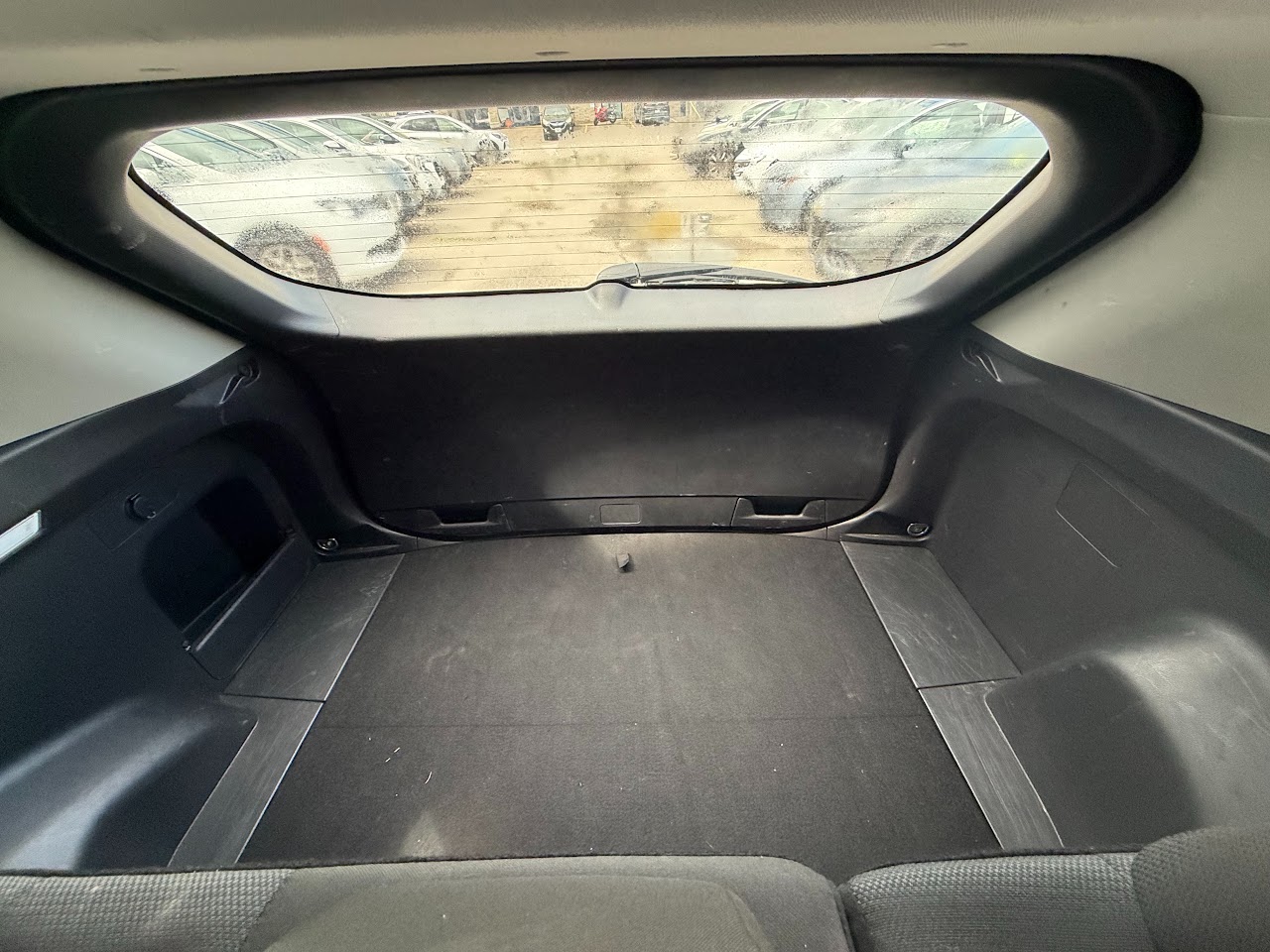 2025 Toyota RAV4 — photo 36 of 47