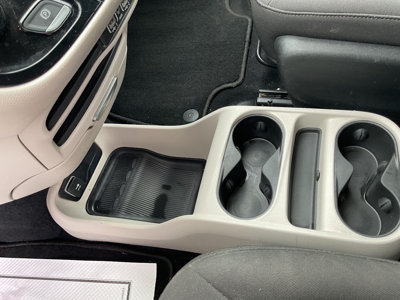 2023 Chrysler Grand Caravan — photo 29 of 34