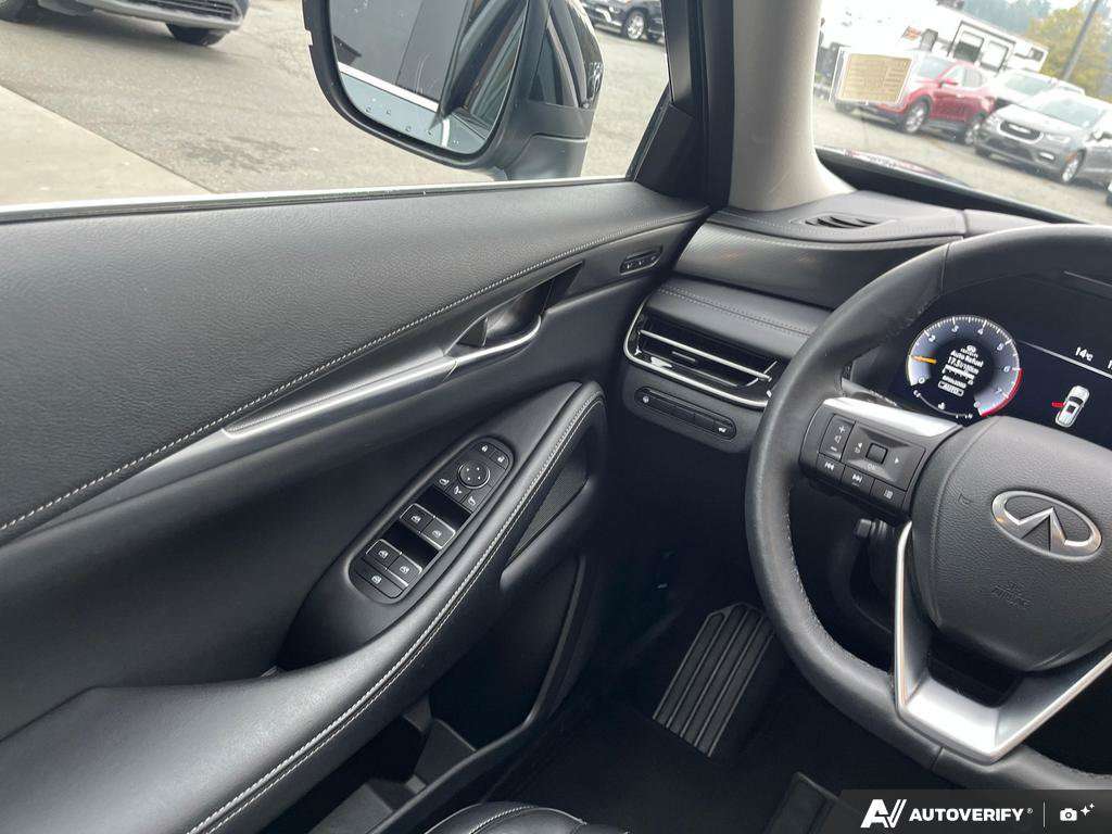 2025 Infiniti QX60 — photo 17 of 25