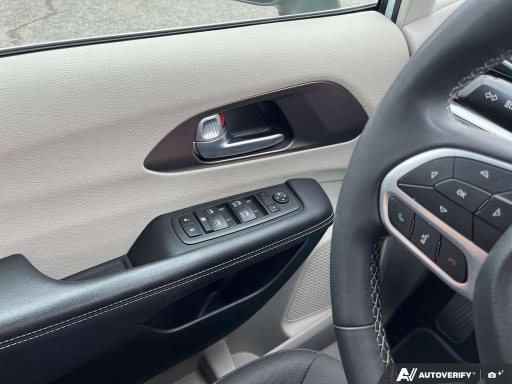 2024 Chrysler Grand Caravan — photo 17 of 25