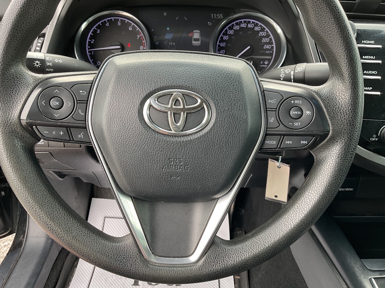 2020 Toyota Camry — photo 26 of 34