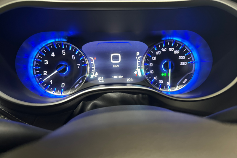 2023 Chrysler Pacifica — photo 15 of 27