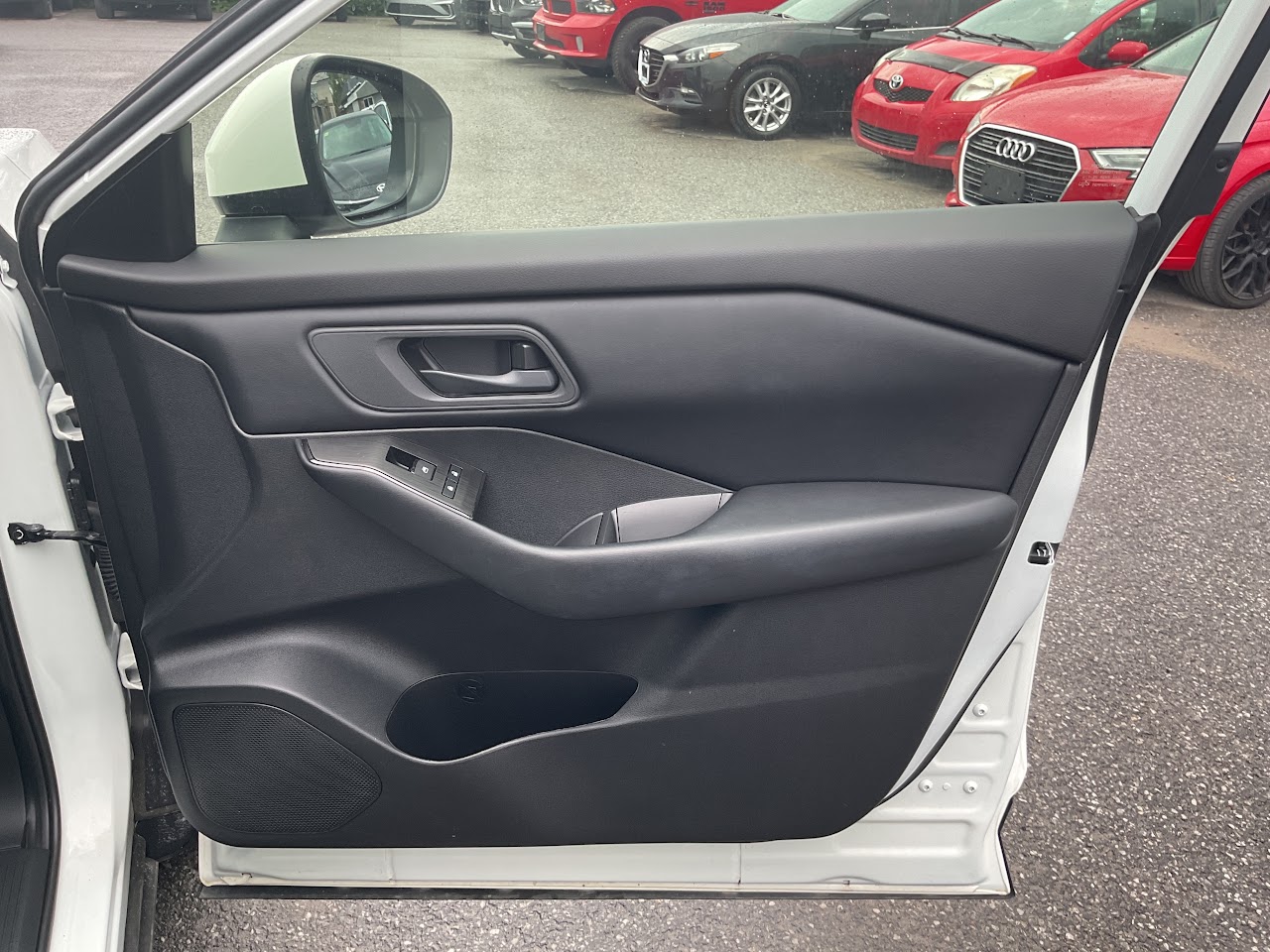 2025 Nissan Rogue — photo 31 of 34