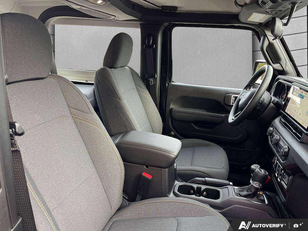 2026 Jeep Wrangler — photo 21 de 24
