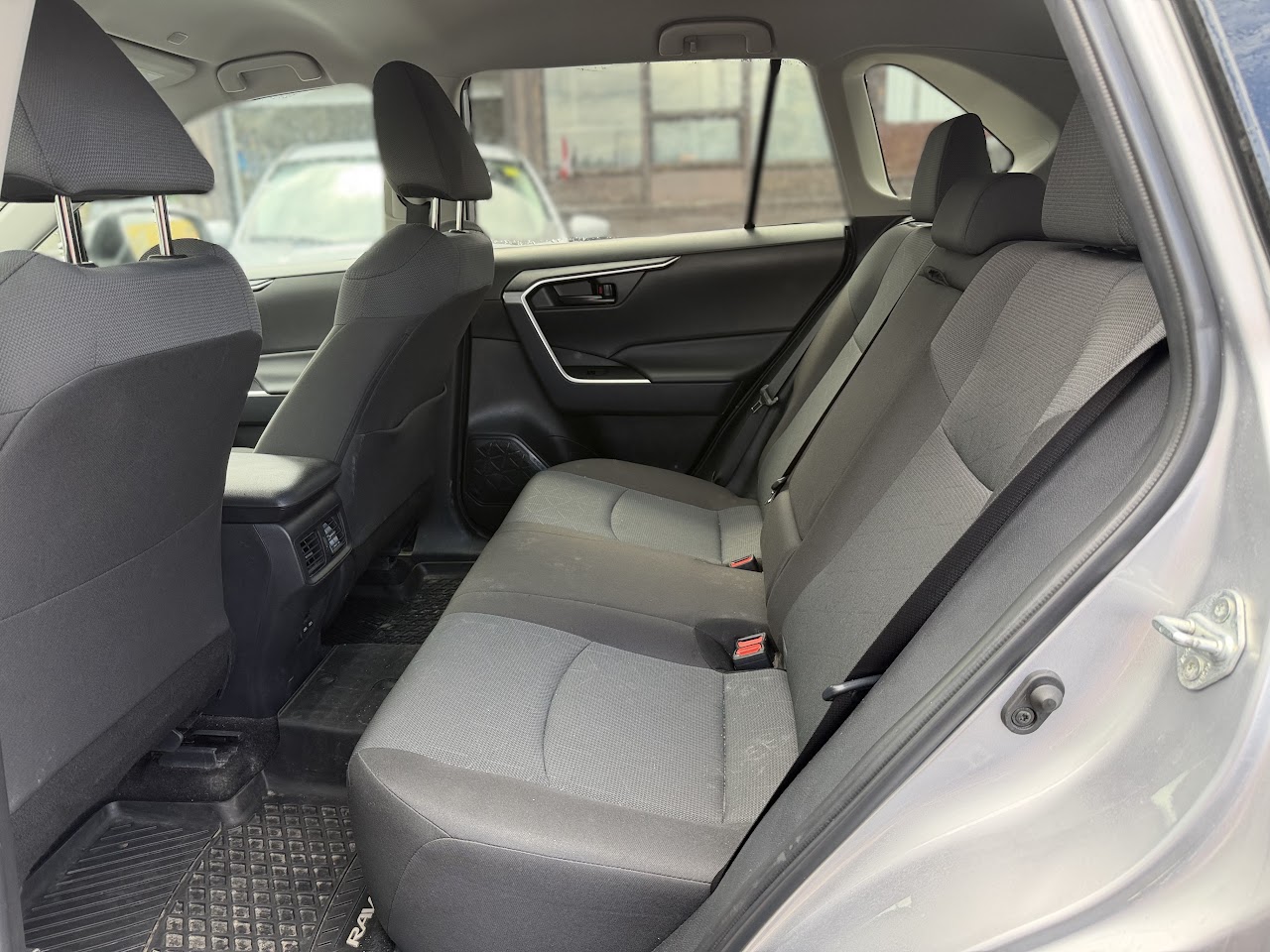 2025 Toyota RAV4 — photo 35 of 47