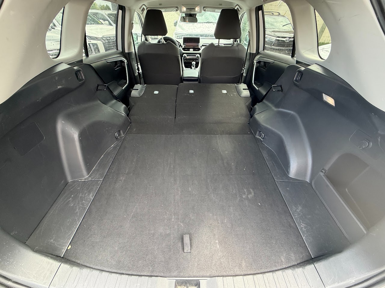 2025 Toyota RAV4 — photo 37 of 47