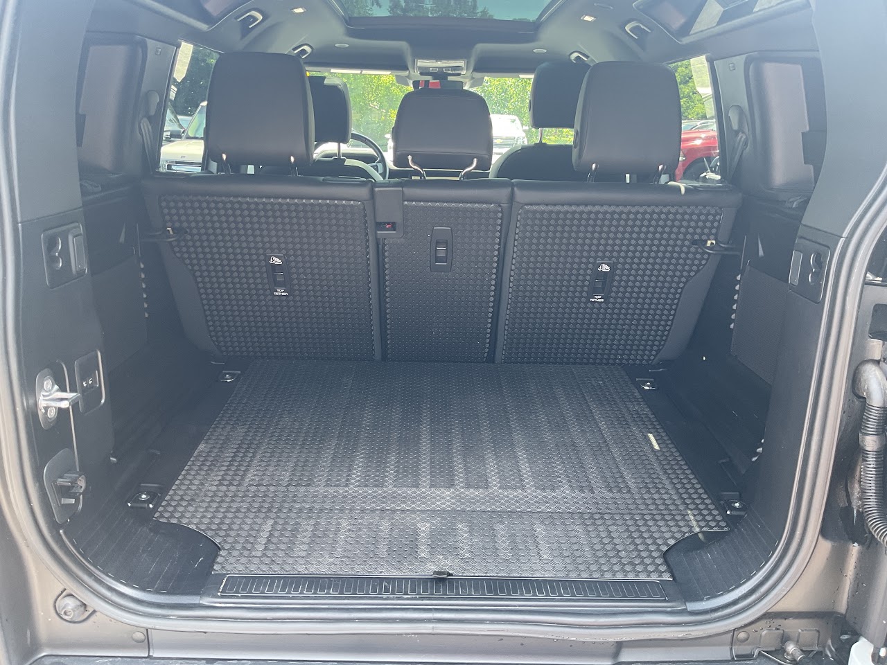 2024 Land Rover Defender — photo 34 of 34