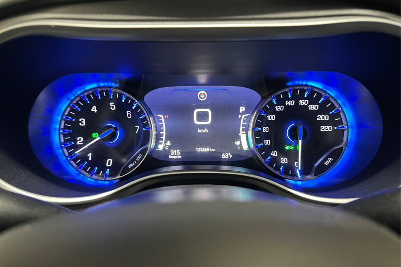 2023 Chrysler Pacifica — photo 15 of 33