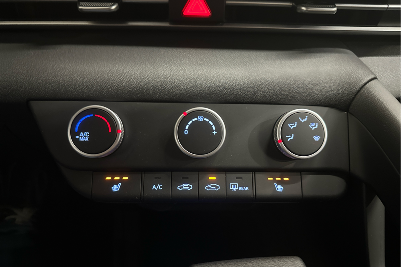 2026 Hyundai Elantra — photo 26 of 32