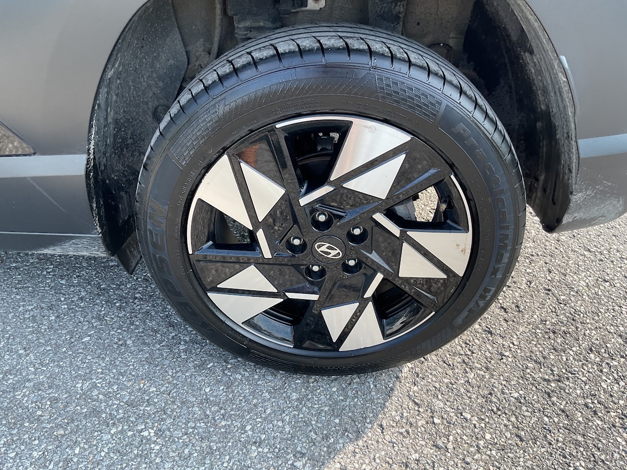 2025 Hyundai Kona — photo 11 of 34