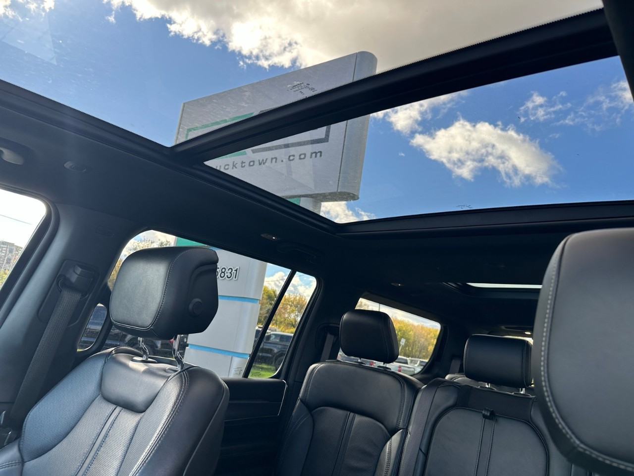 2024 Jeep Wagoneer — photo 14 de 22
